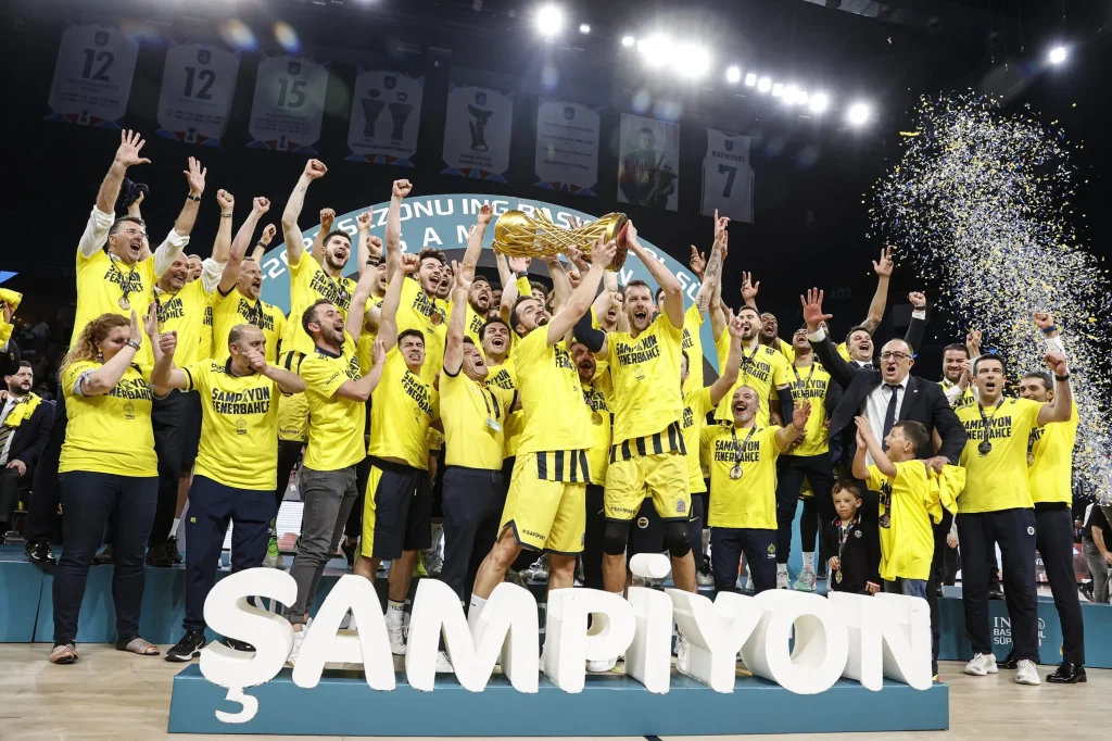 Fenerbahçe Beko THY Avrupa Ligi’nde Paris Basketbol’u Yendi